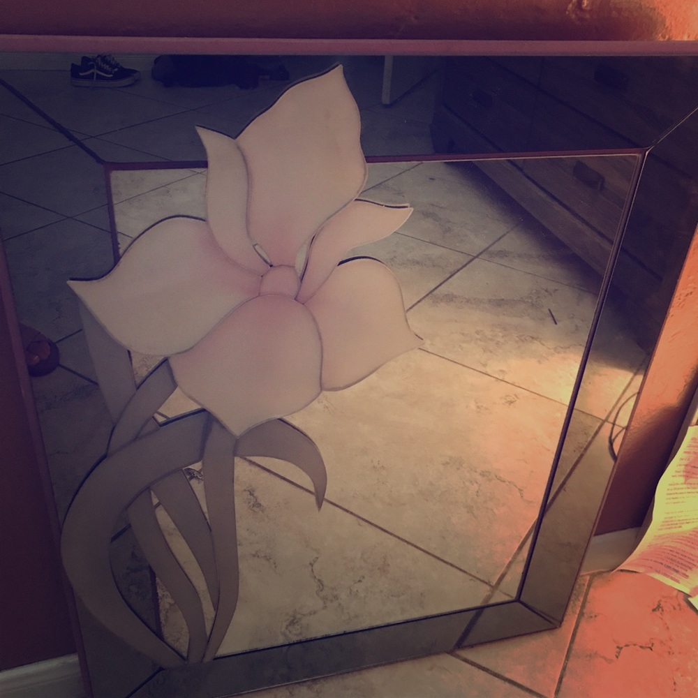 Wall mirror